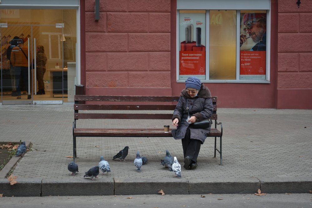 На столе редкое утро не стояла неубранная от вчерашнего