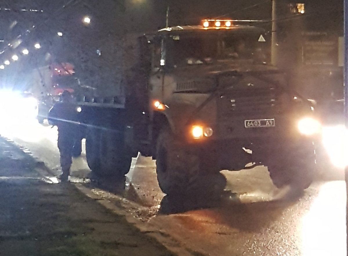 В Николаеве военный грузовик въехал в ствол пушки, - ФОТО