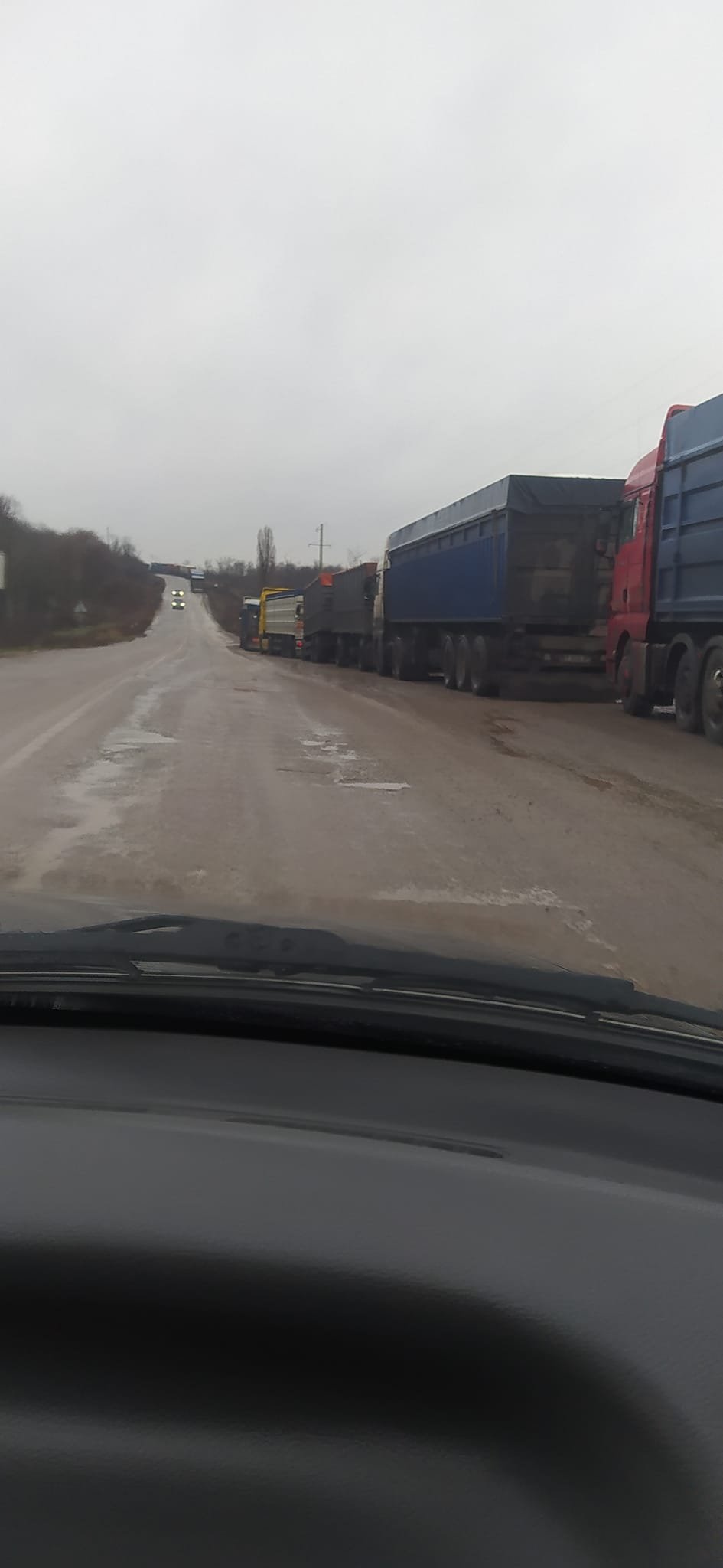 фуры блокируют дорогу под Николаевом