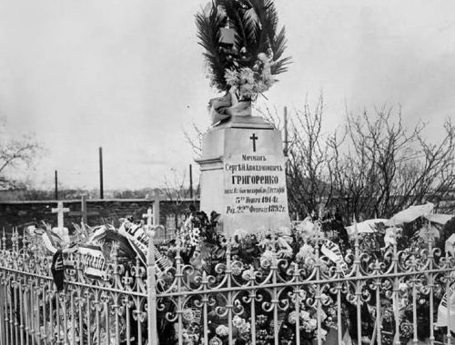 Одна из могил офицеров в Николаевском некрополе