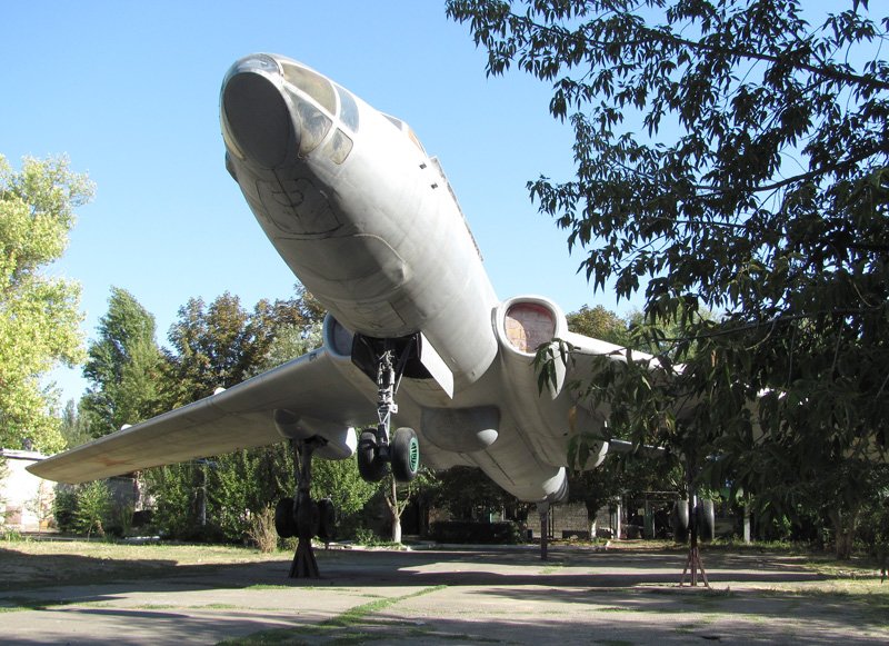 самолет Ту-16 в Николаеве