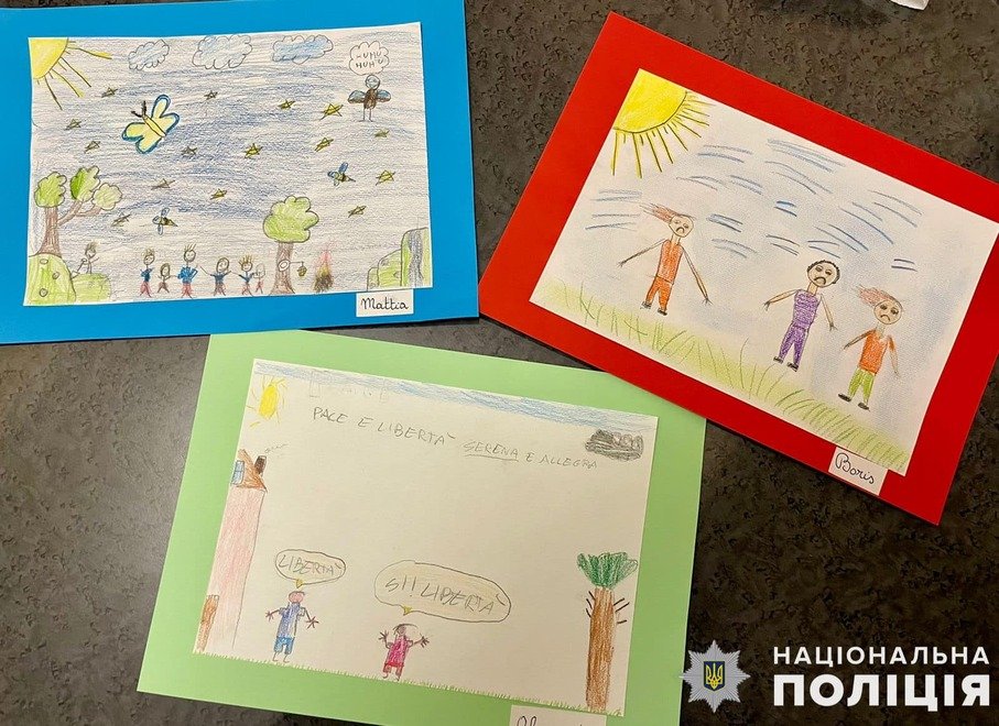 малюнки дітей з європи на підтримку миколаївських поліцейських