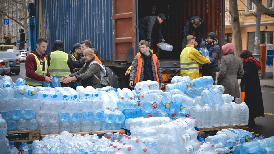 одеські волонтери зібрали воду