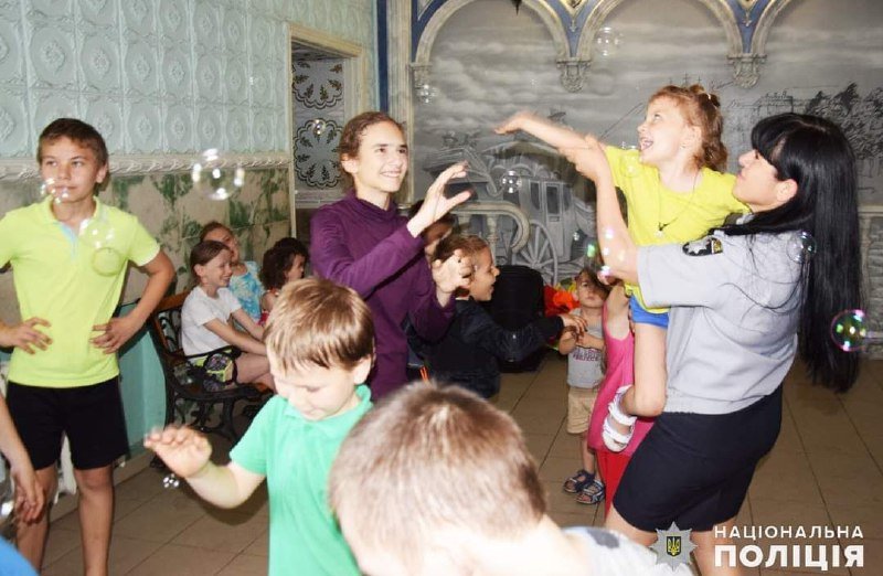 У Миколаєві для дітлахів-переселенців правоохоронці влаштували розважальні заходи