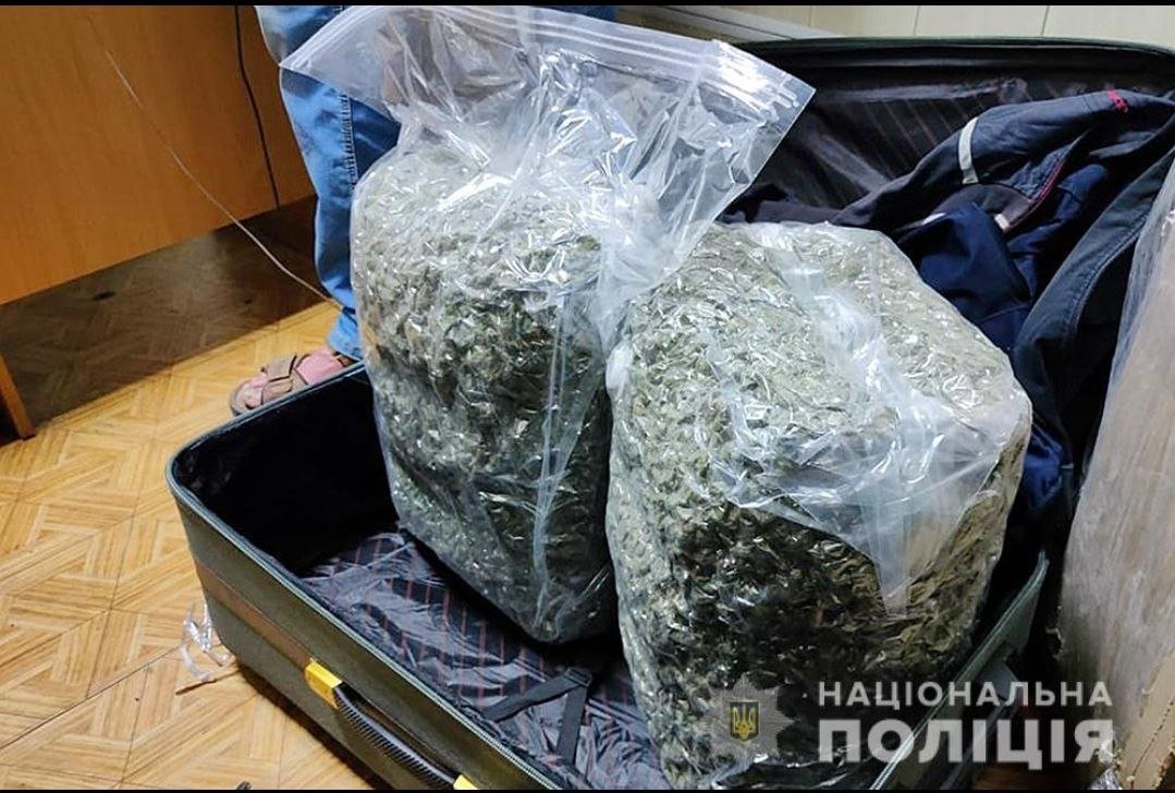 поліція затримала чоловіка з наркотиками
