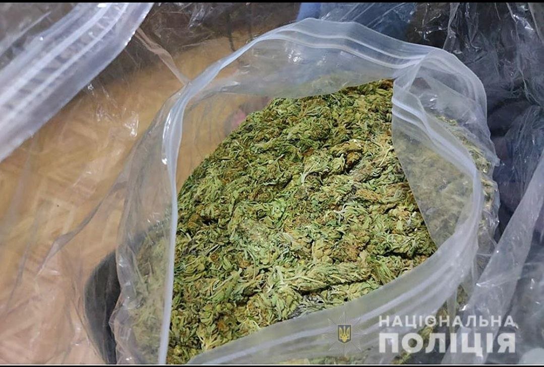 поліція затримала чоловіка з наркотиками