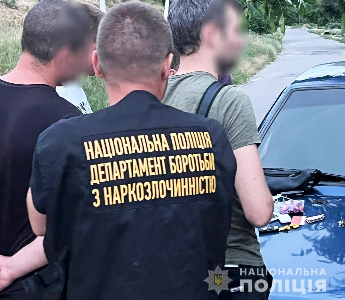 У Миколаєві затримали чоловіка з амфетаміном та психотропами: він збирався розповсюджувати наркотики по місту, - ФОТО 