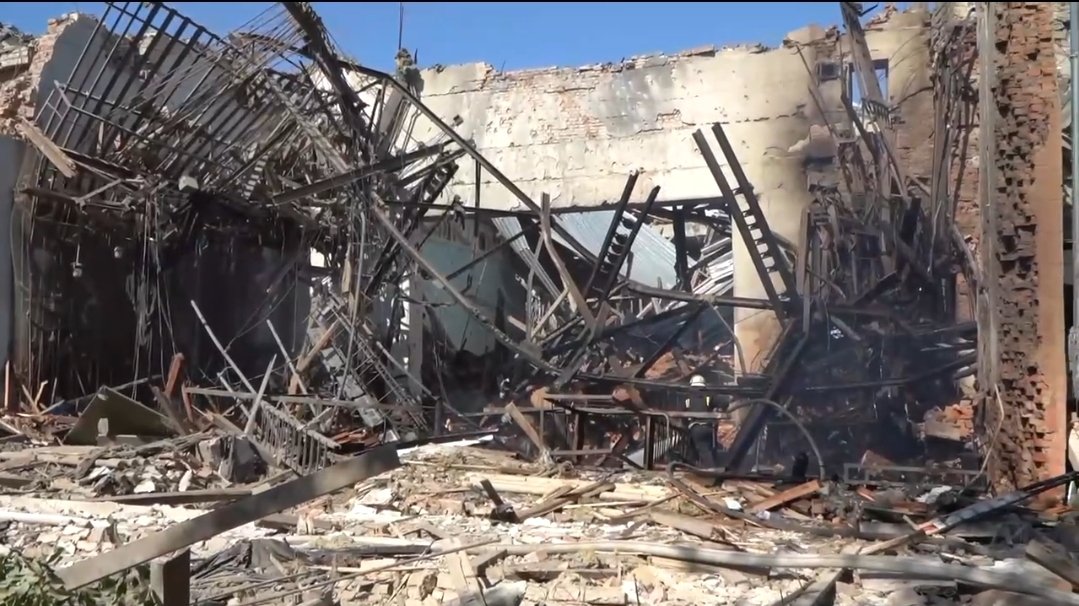 Ракетним ударом знищено Будинок культури в Миколаєві, - ФОТО