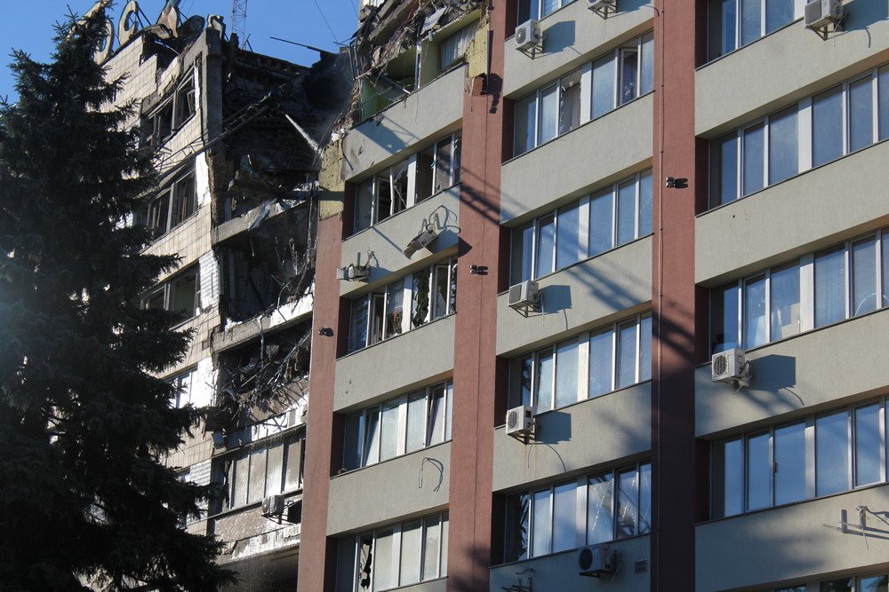 Наслідки ранкового обстрілу Миколаєва: пошкоджений цивільний обʼєкт, - ФОТО