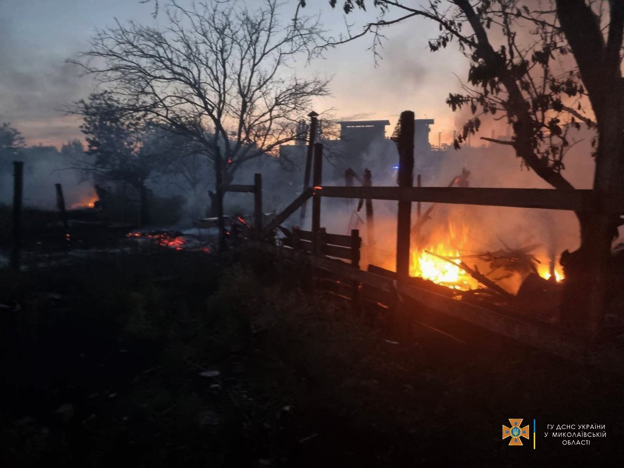 За добу на Миколаївщині виникло 22 пожежі: горіли житлові будинки, суха трава та чагарники,- ФОТО 