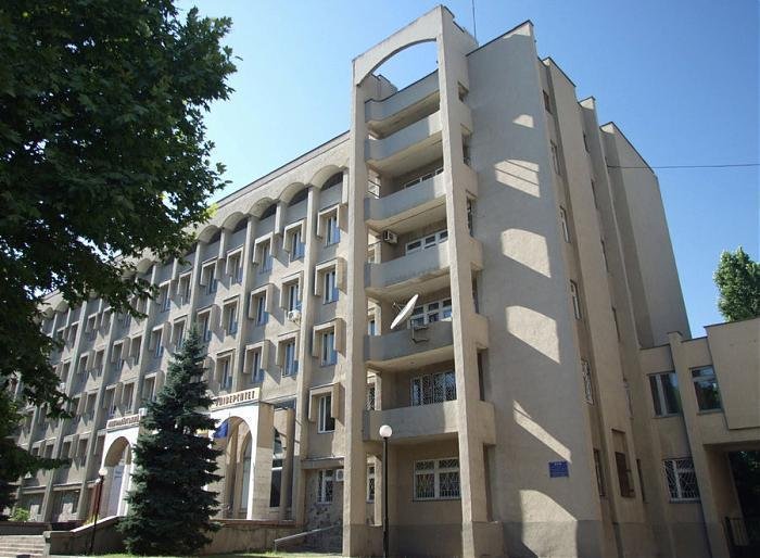 Заснований як учительский інститут: історія миколаївської “Сухомлинки”, по будівлі якої вдарили ракетами росіяни, - ФОТО