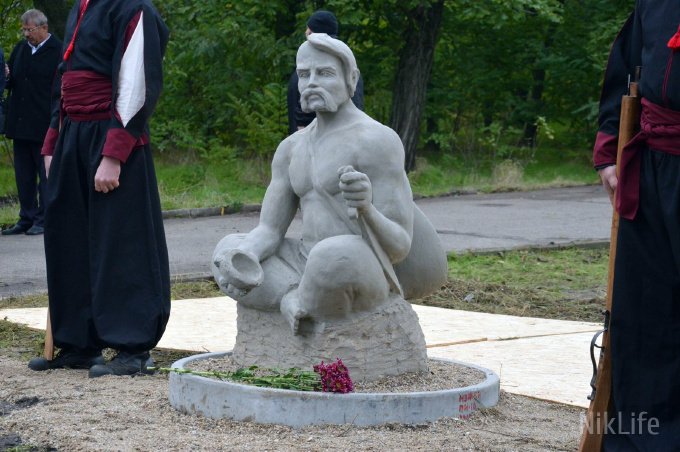 Пам'ятник козаку у одному із парків Миколаєва