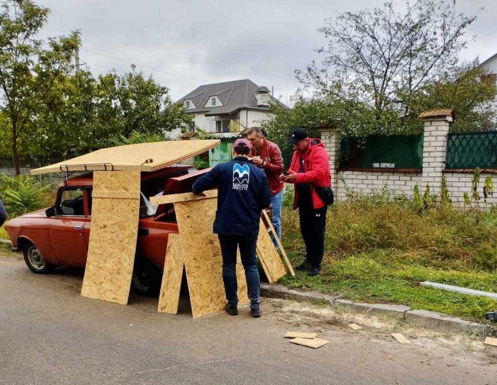 Через нічний обстріл у Миколаєві у будинках вибито 250 вікон, - ФОТО 