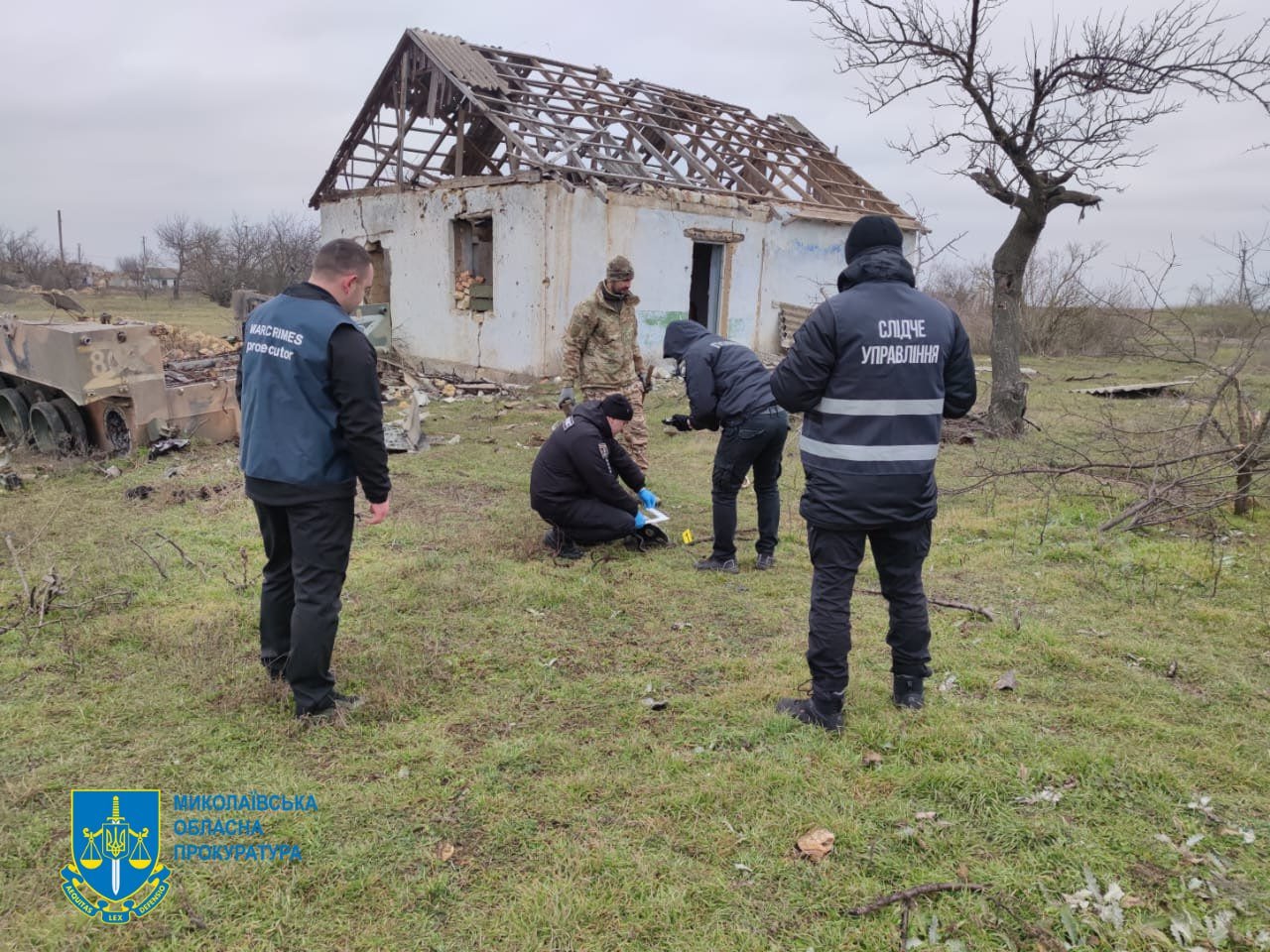 Написи на стінах, військова техніка та боєприпаси: що залиши по собі окупанти на Миколаївщині,- ФОТО