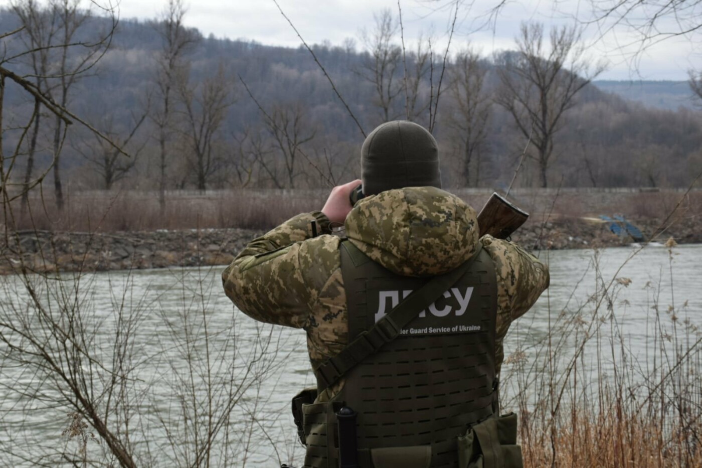 На Закарпатті під час спроби нелегально перетнути кордон втопився чоловік із Миколаївщини: його тіло поки не знайшли 