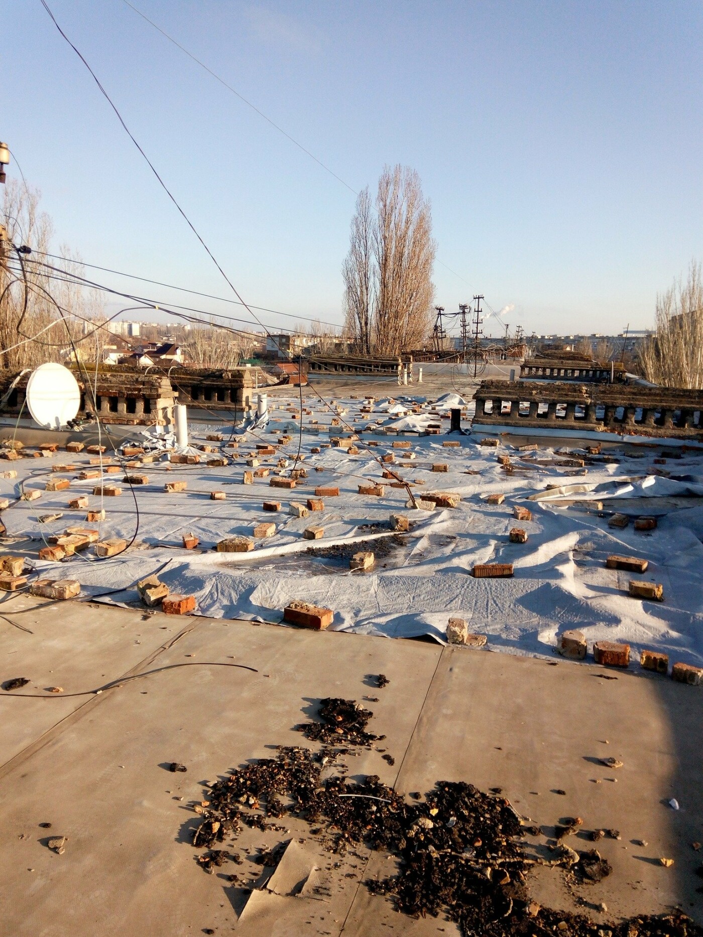 У Миколаєві планують провести ремонт будинку, який було пошкоджено внаслідок російських обстрілів, - ФОТО
