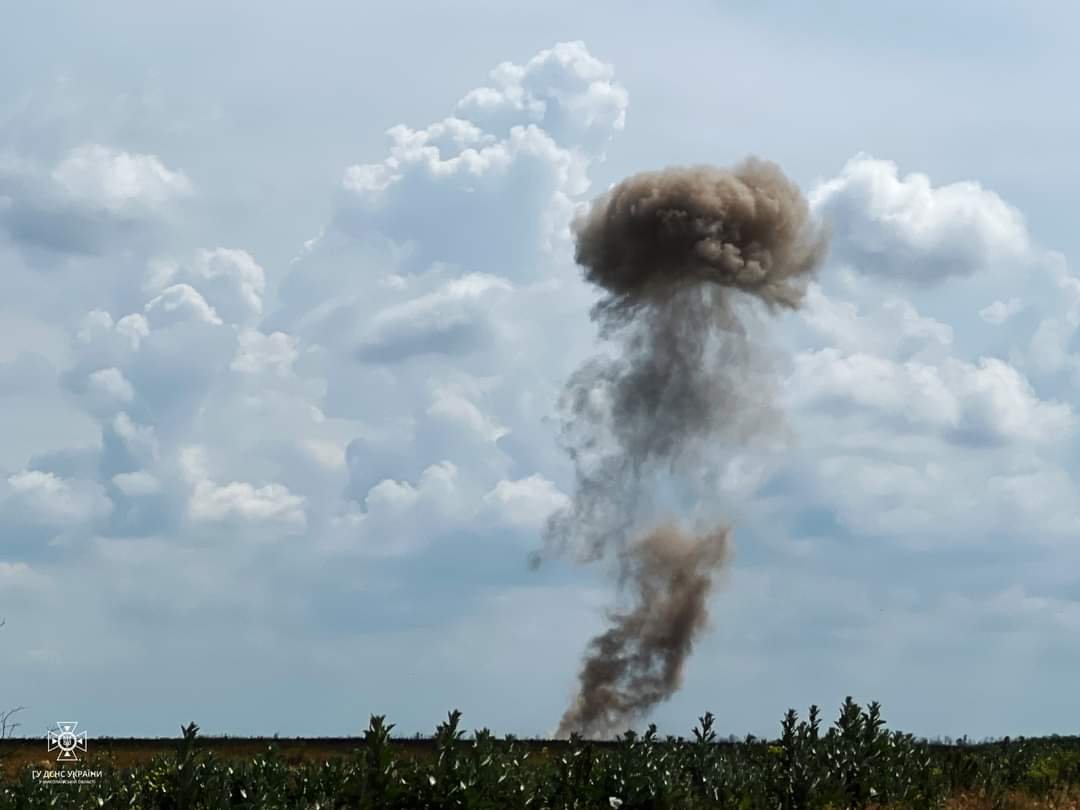На Снігурівщині контрольовано підірвали ворожі боєприпаси. Як це було, - ФОТО 