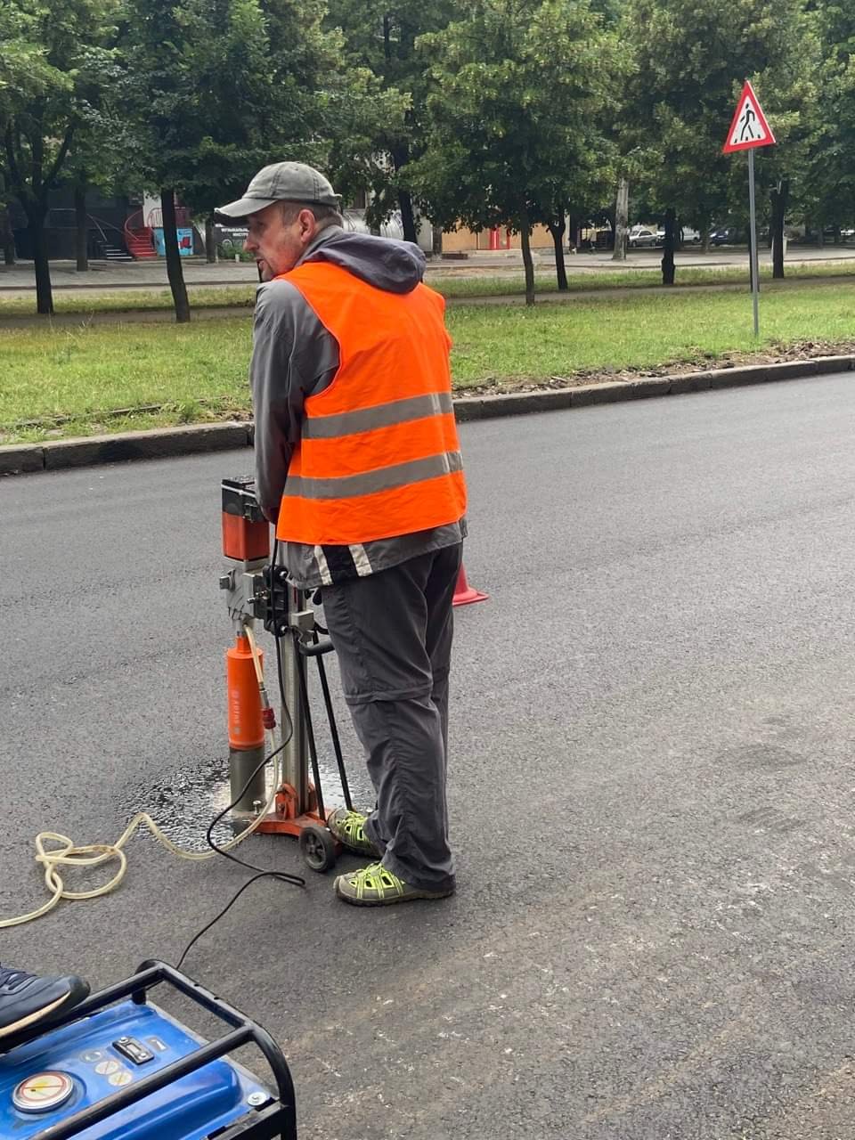 У Миколаєві перевіряють якість ремонту доріг: цього разу проби взяли в центрі міста,- ФОТО