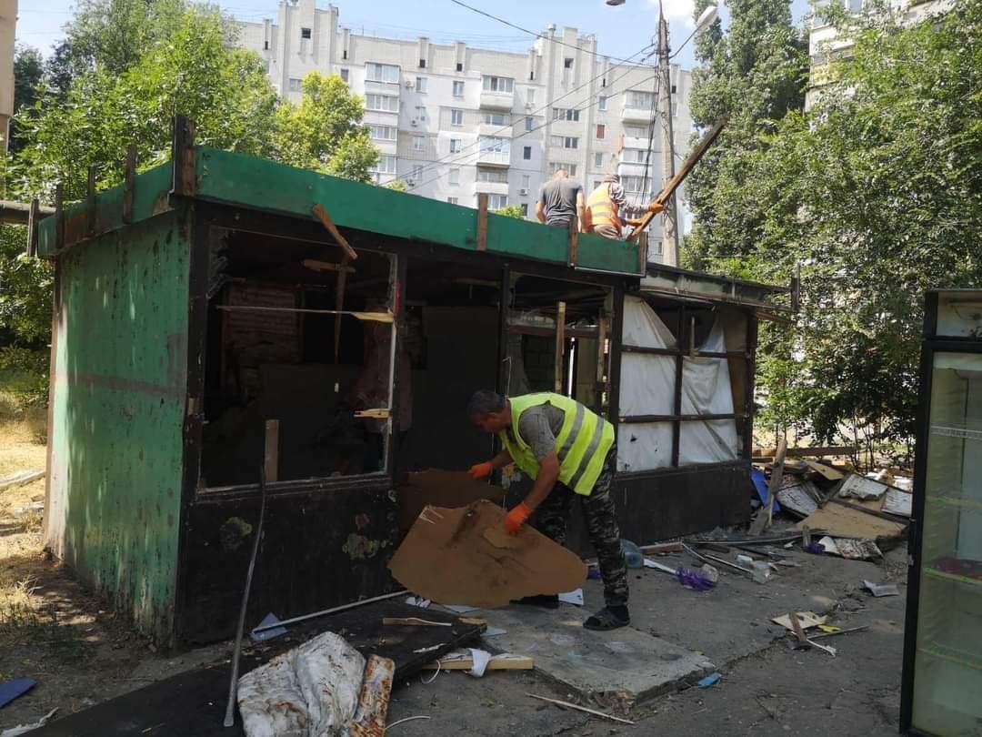 У Миколаєві продовжують демонтаж закинутих МАФів, - ФОТО 