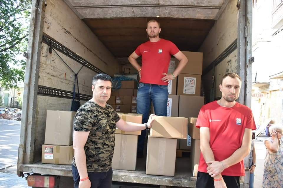 Миколаївці, які постраждали від ворожих обстрілів, отримують допомогу, - ФОТО 