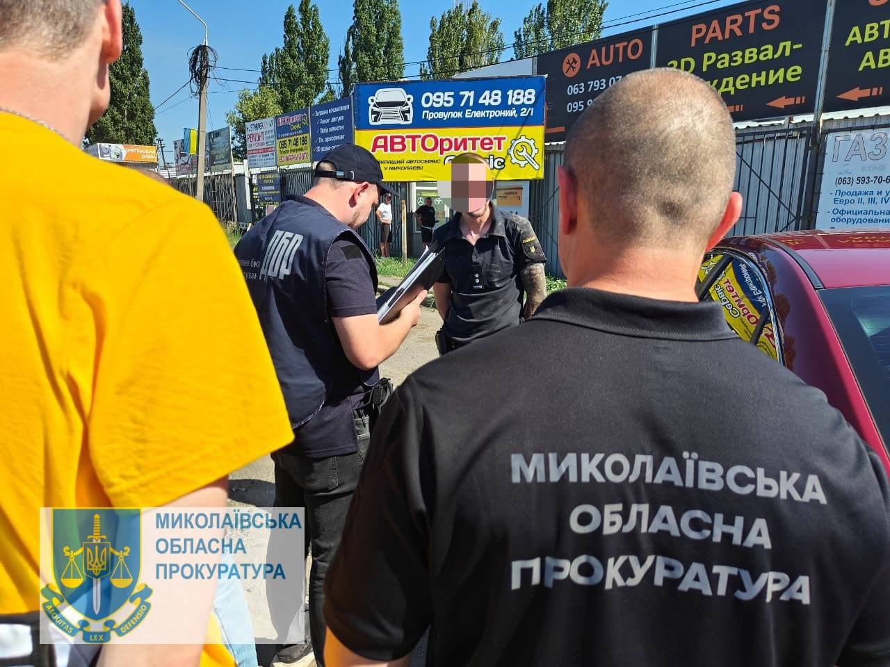 На Миколаївщині поліцейський був посередником та допомагав уникнути мобілізації за 1500 доларів, - ФОТО