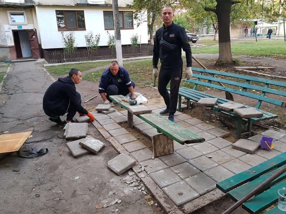 Ми обрали шлях допомоги: як члени миколаївської ГО стали волонтерами та підтримують свій мікрорайон, - ФОТО