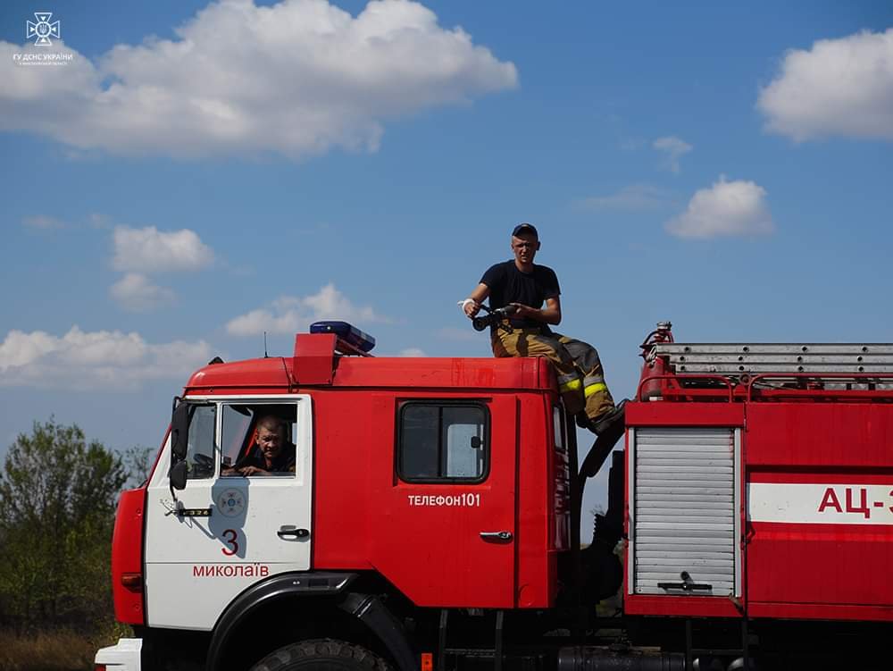 Понад дві години рятувальники ліквідовували пожежу у Миколаєві, - ФОТО