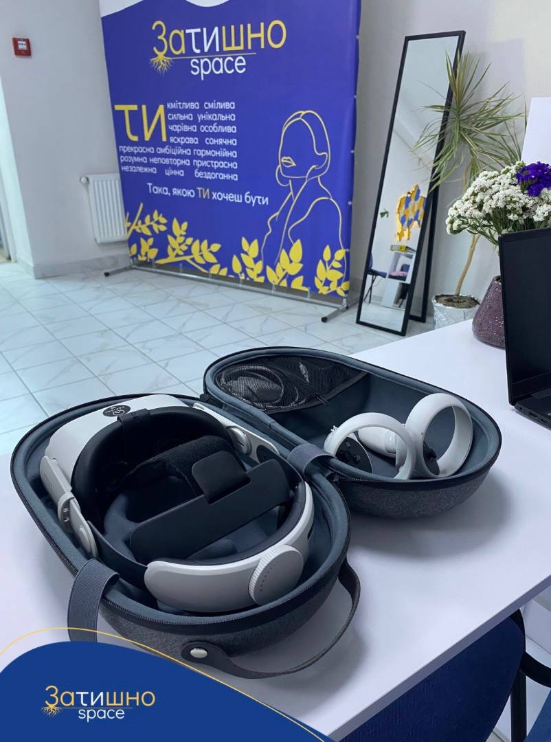 Жительок Миколаєва запрошують пройти сенс психотерапії за допомогою VR-шоломів доповненої реальності, - ФОТО
