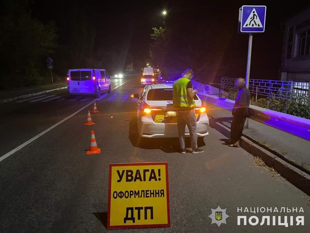 У Первомайську поліцейські встановлюють обставини ДТП, у якій зазнав травмувань неповнолітній пішохід, - ФОТО