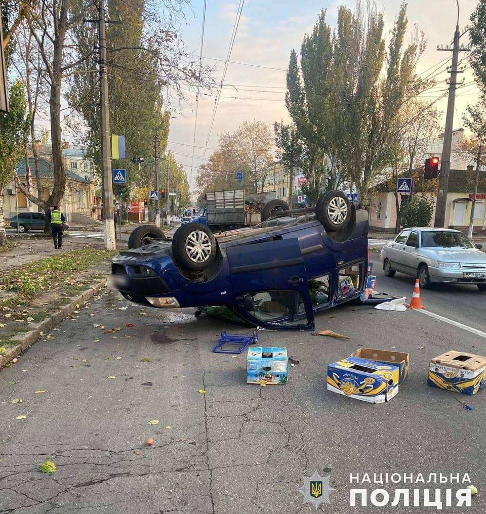 У Миколаєві зіткнулись два автомобілі: травмувалися двоє людей,- ФОТО 