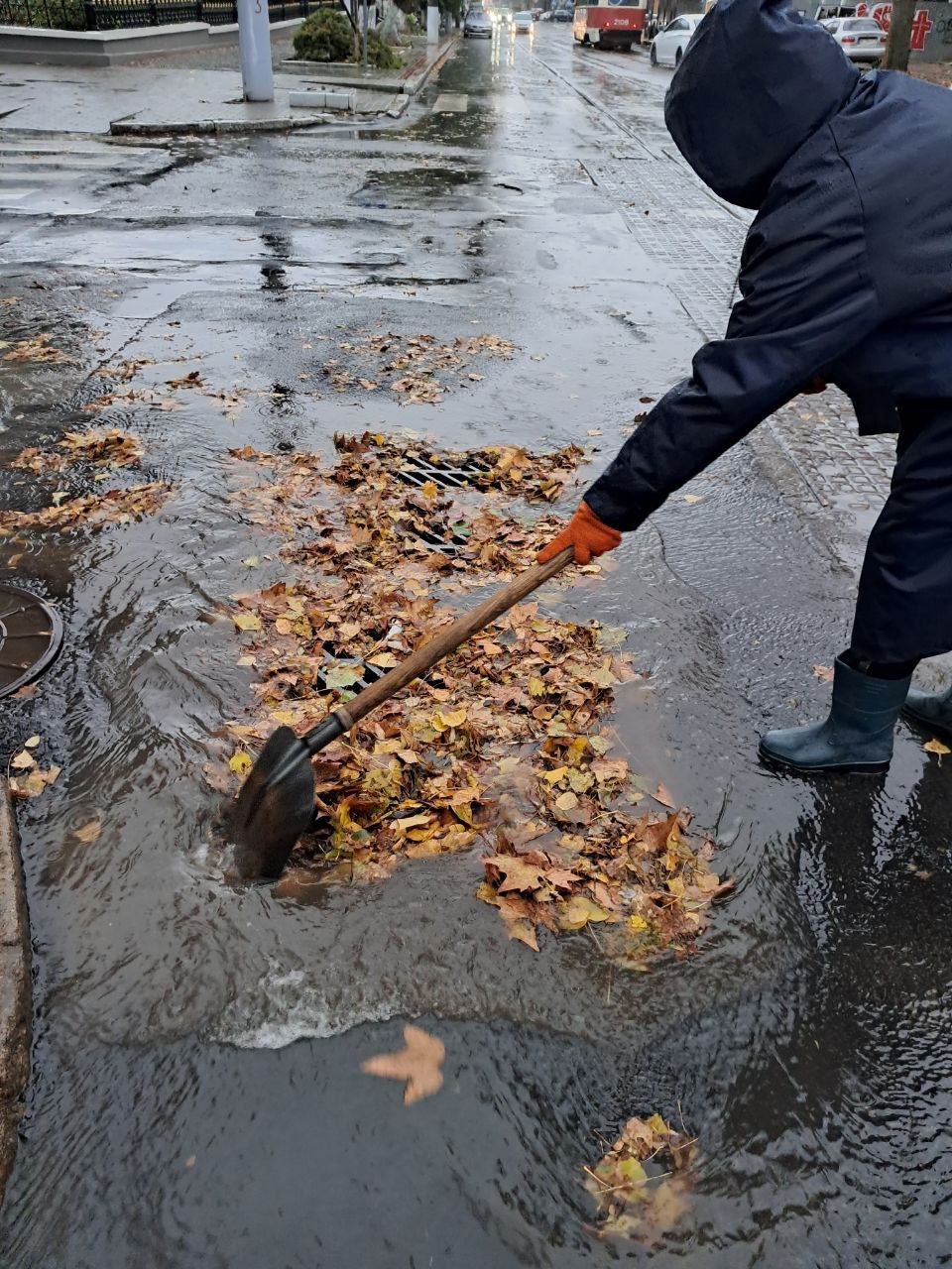 У Миколаєві за суботу випало більше 50 мм опадів: комунальники відпрацювали чергування на дорогах, - ФОТО 