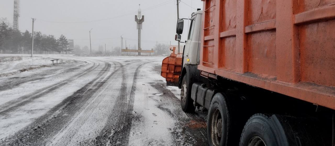 Ситуація на Миколаївщині: деякі населені пункти залишилися без світла, а на дорогах працює спеціальна техніка,- ФОТО