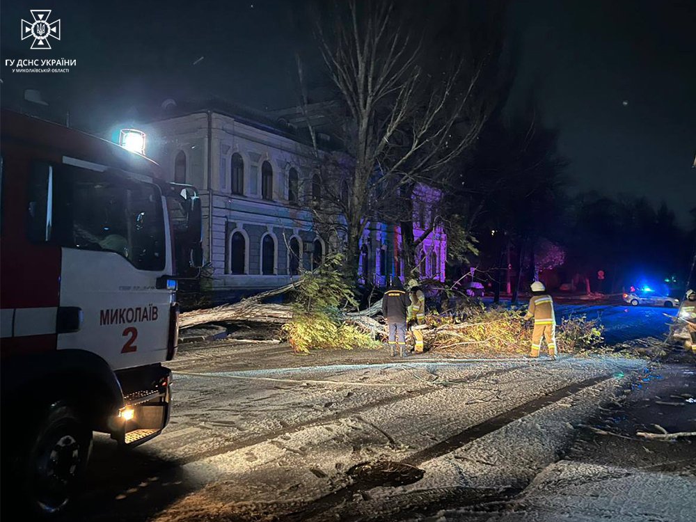 Друга доба негоди на Миколаївщині: відкрито рух на Київ та Одесу для всіх видів транспорту, - ФОТО, ВІДЕО