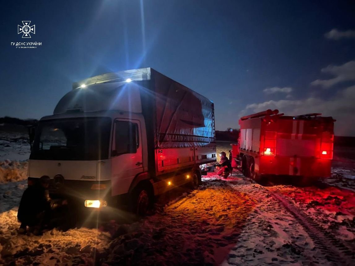 На Миколаївщині  ряд населених пунктів залишається без електроенергії, - ФОТО 