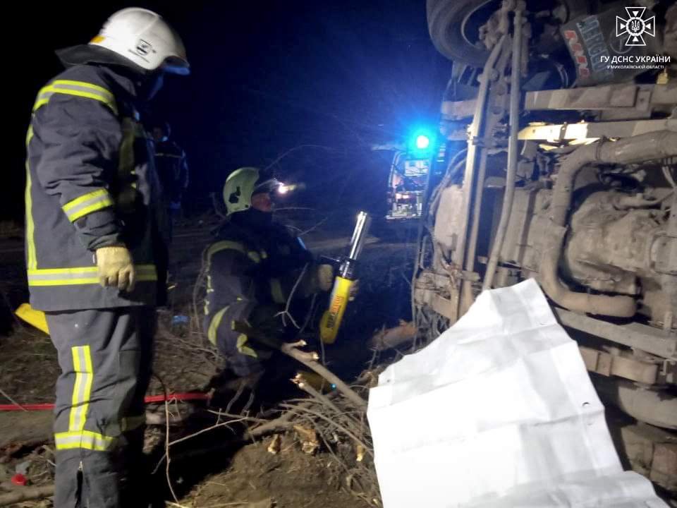 Водій випав і його придавило власне авто: на Миколаївщині сталася ДТП,- ФОТО 