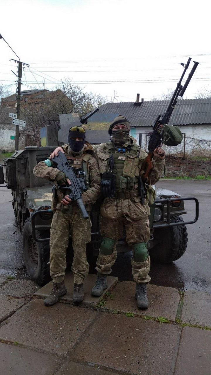 Віктор з побратимом. Фото 5 центр рекрутингу ССО