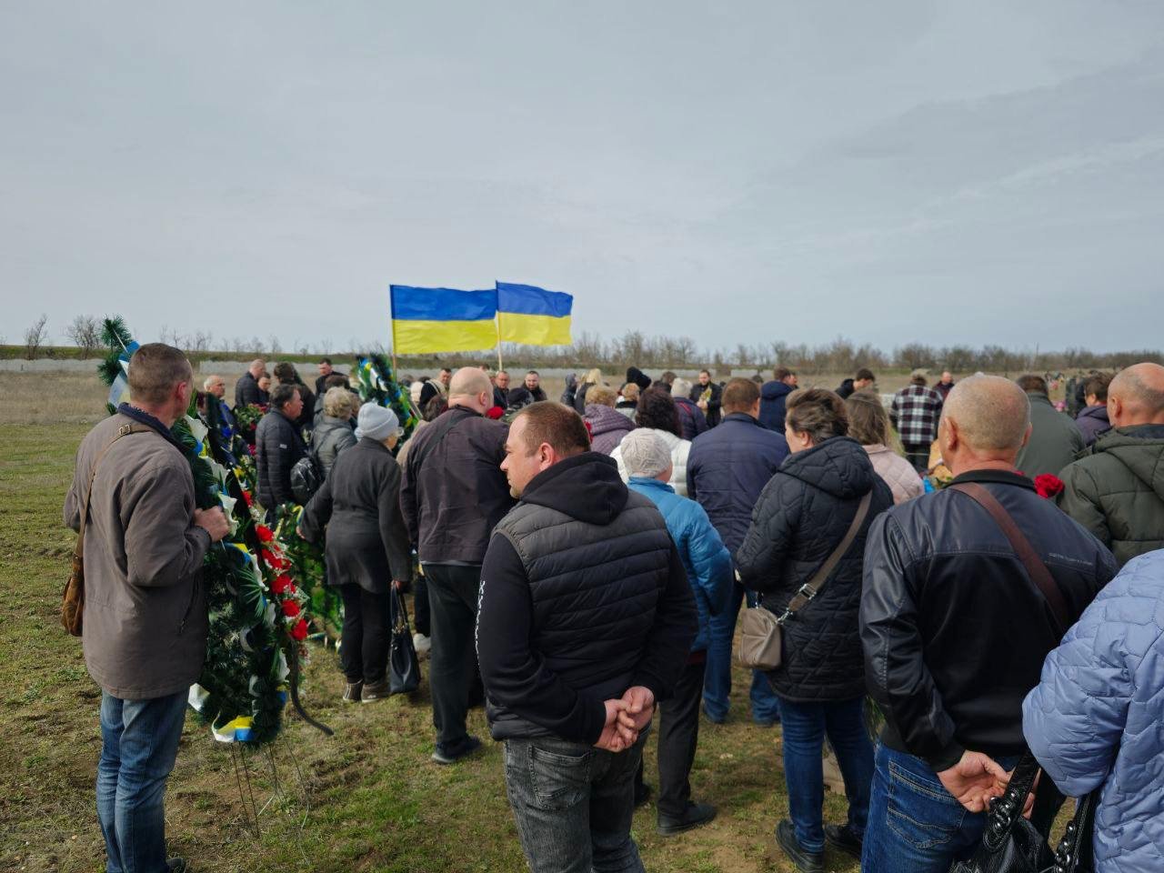 В Снегиревке провели в последний путь воина Вадима Уткина.