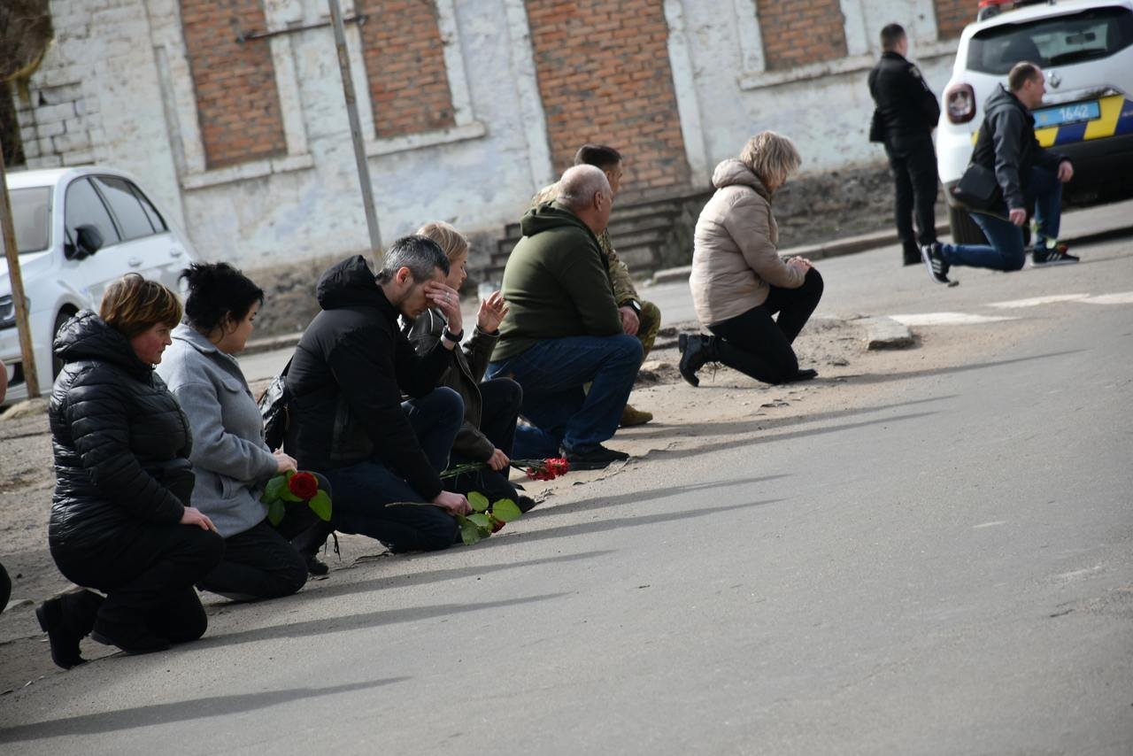 В Снегиревке провели в последний путь воина Вадима Уткина.