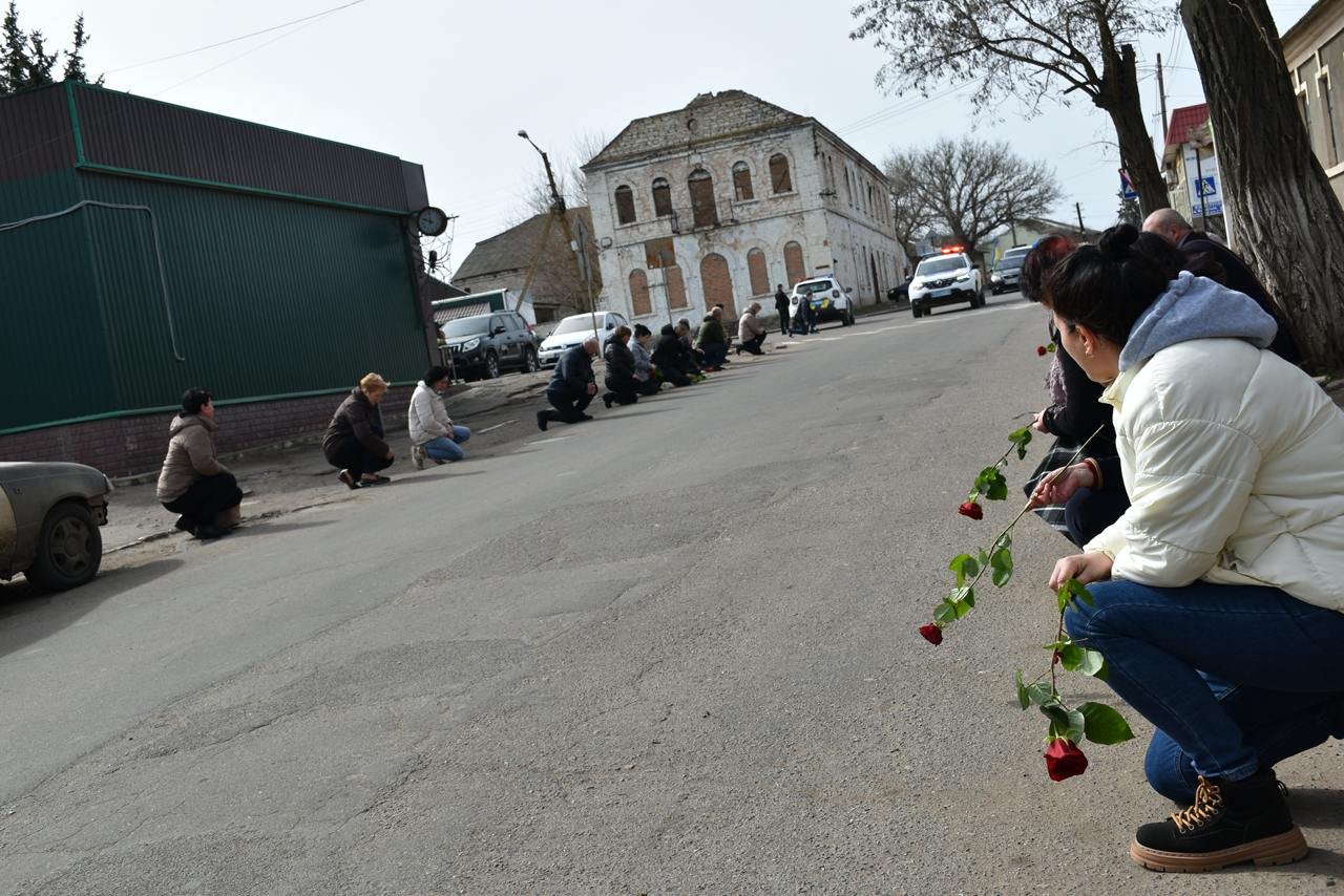 В Снегиревке провели в последний путь воина Вадима Уткина.