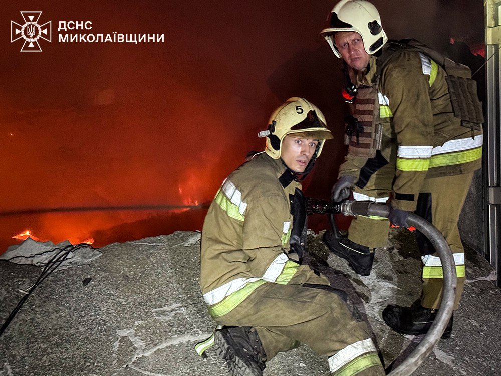 Последствия неприятельских обстрелов в Николаеве.