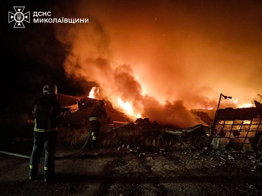 Последствия неприятельских обстрелов в Николаеве.