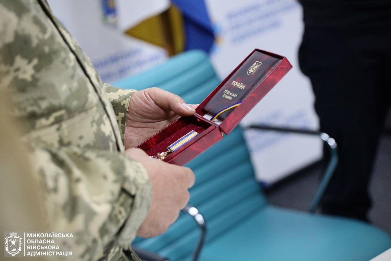 Родителям погибшего пилота F-16 Павлу Иванову вручили орден