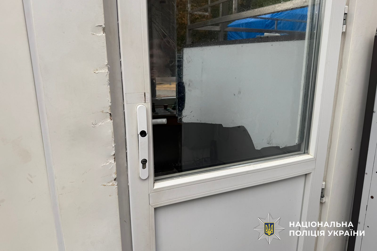 В Николаеве двое подростков ограбили детский городок