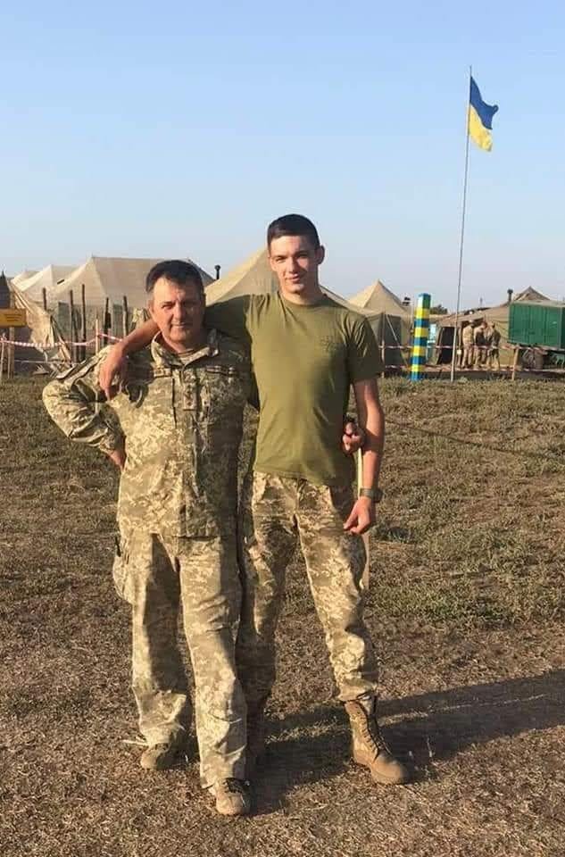 Павел (справа) с отцом Виталием