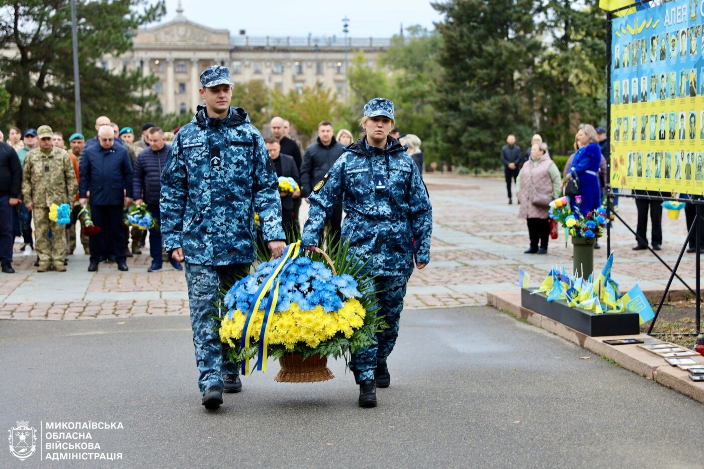 В Николаеве почтили память Защитников и Защитниц