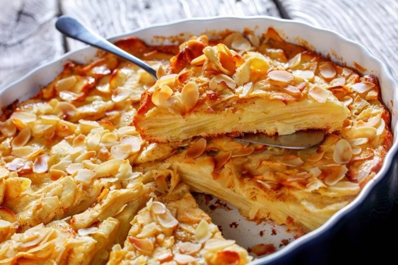 Яблочный пирог с корицей