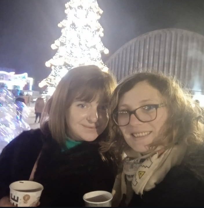 Анна з подругою незадовго до війни