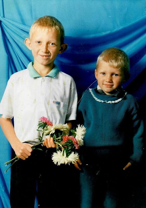Олександр та Анатолій в дитинстві Олександр та Анатолій в дитинстві