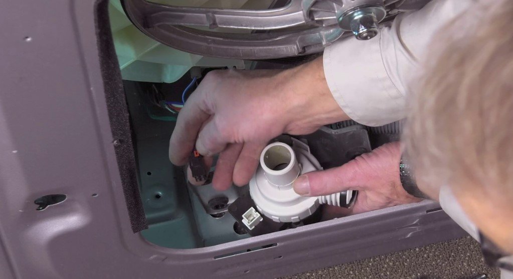 Заміна зливного насоса