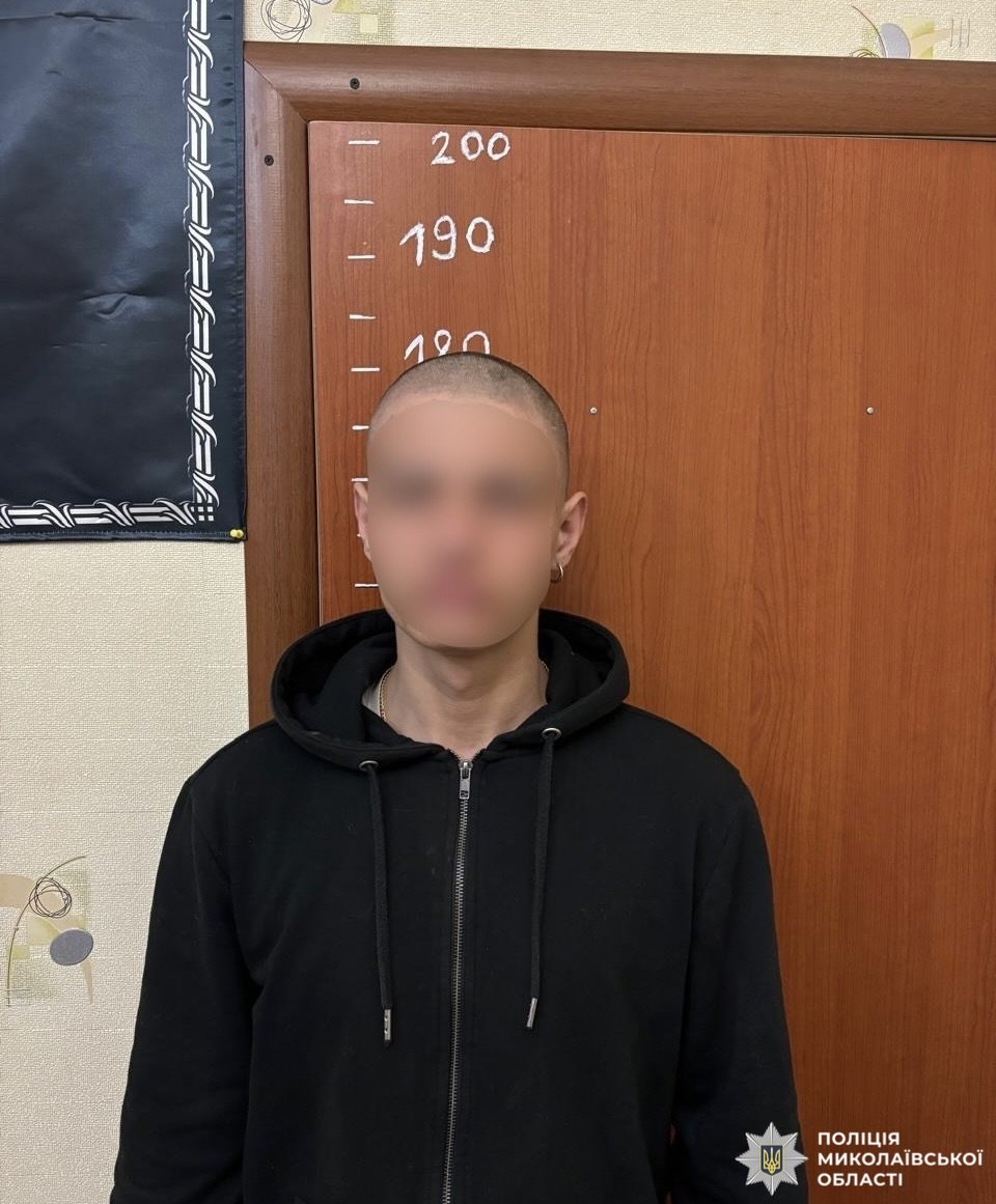 Двое парней избили мужчину в Николаевской области.